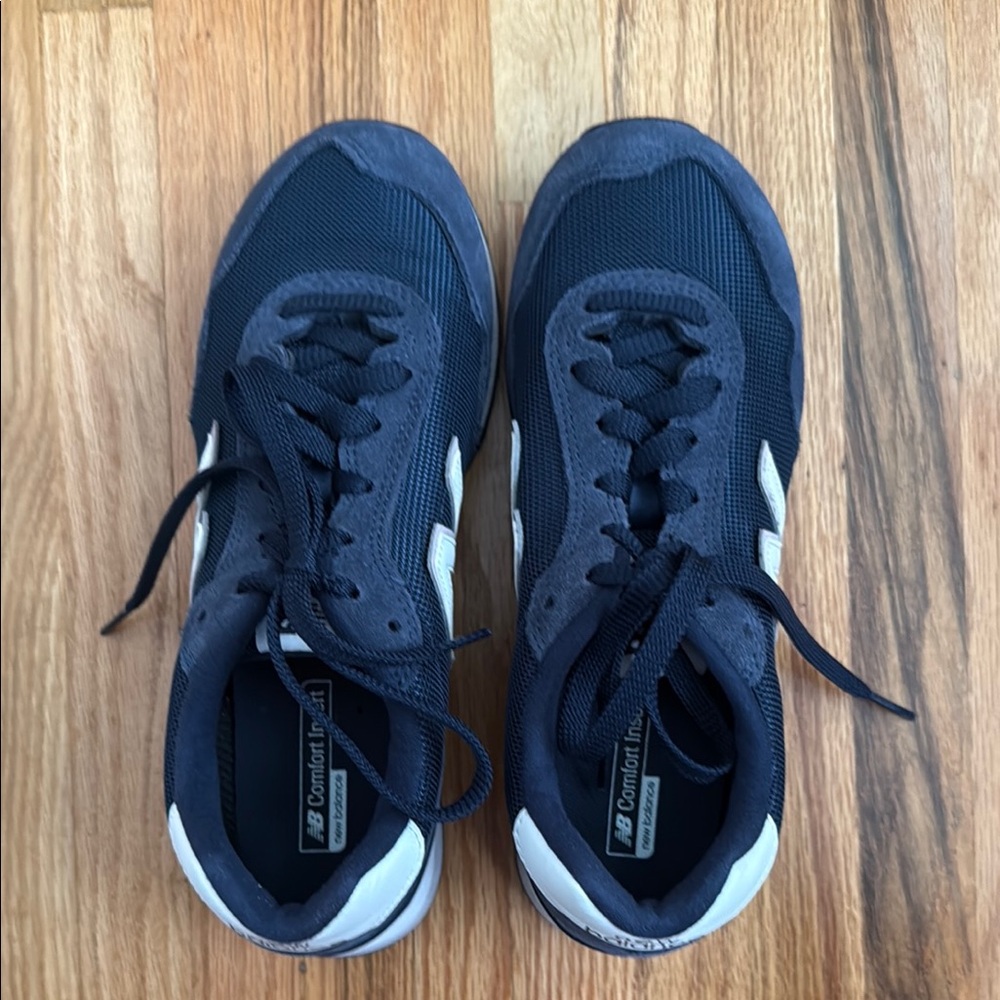 Comfortable Navy and White 515 New Balance